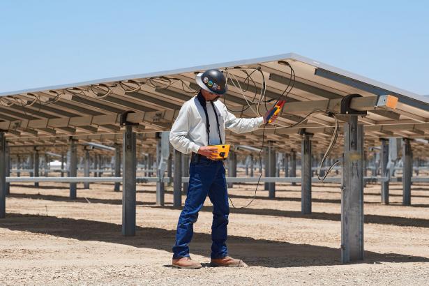 Fluke SMFT-100SMFT-1000 Solar Tools Kit: Fluke Multifunction PV Tester and Performance Analyzer, I-V Curve Tracer0/PRO